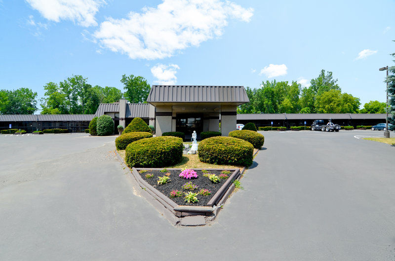 Best Western Gateway Adirondack Inn Utica Exterior photo