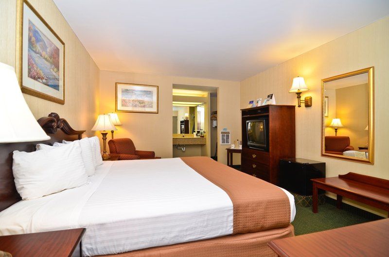 Best Western Gateway Adirondack Inn Utica Room photo