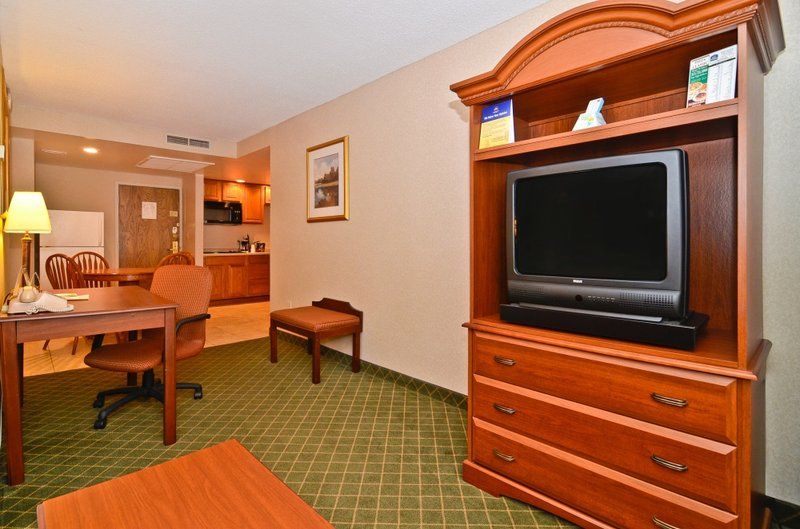 Best Western Gateway Adirondack Inn Utica Room photo