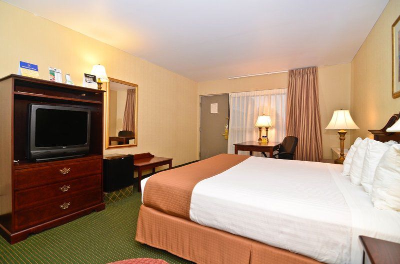 Best Western Gateway Adirondack Inn Utica Room photo